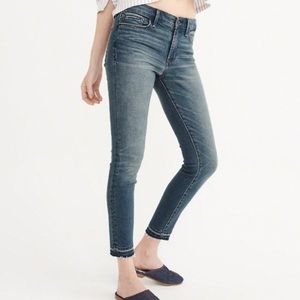 Abercrombie & Fitch | The A&F Ankle Straight Jeans